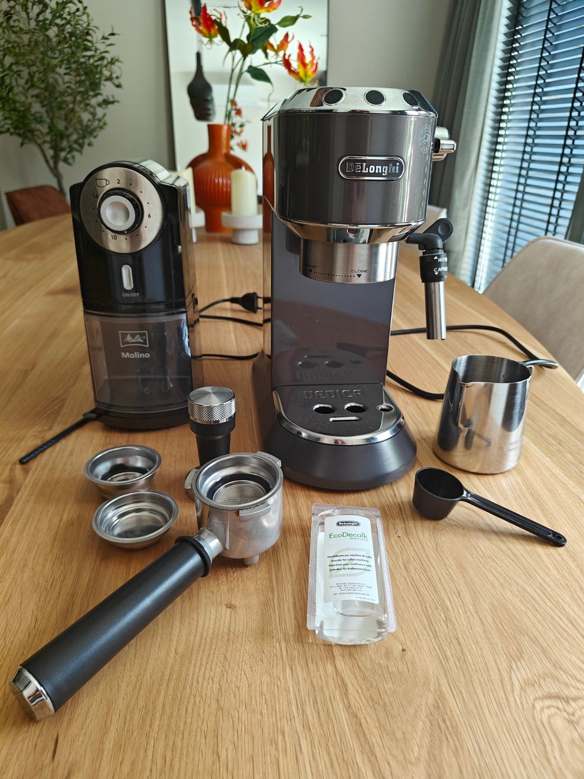 DeLonghi Dedica espressomachine met Melitta Molino molen, Ophalen of Verzenden, Gebruikt, Espresso apparaat