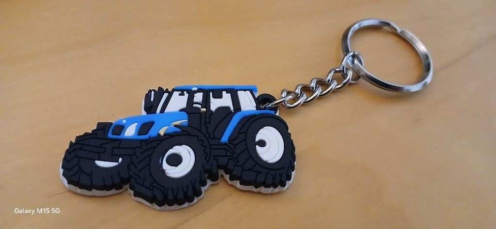 Rubberen sleutelhanger – Tractor “Hunter” –plat model(50 mm), Ophalen of Verzenden, Nieuw, Merk