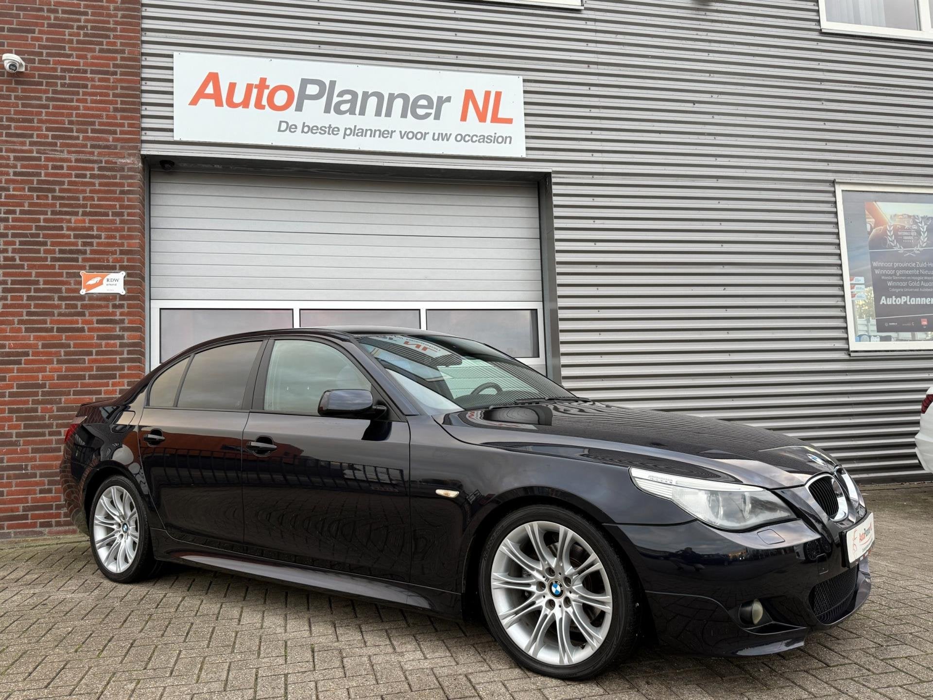 BMW 5-serie 525i M-Pakket! Clima! Cruise! Navi! Incl. Btw!, Automaat, Achterwielaandrijving, Gebruikt, Zwart