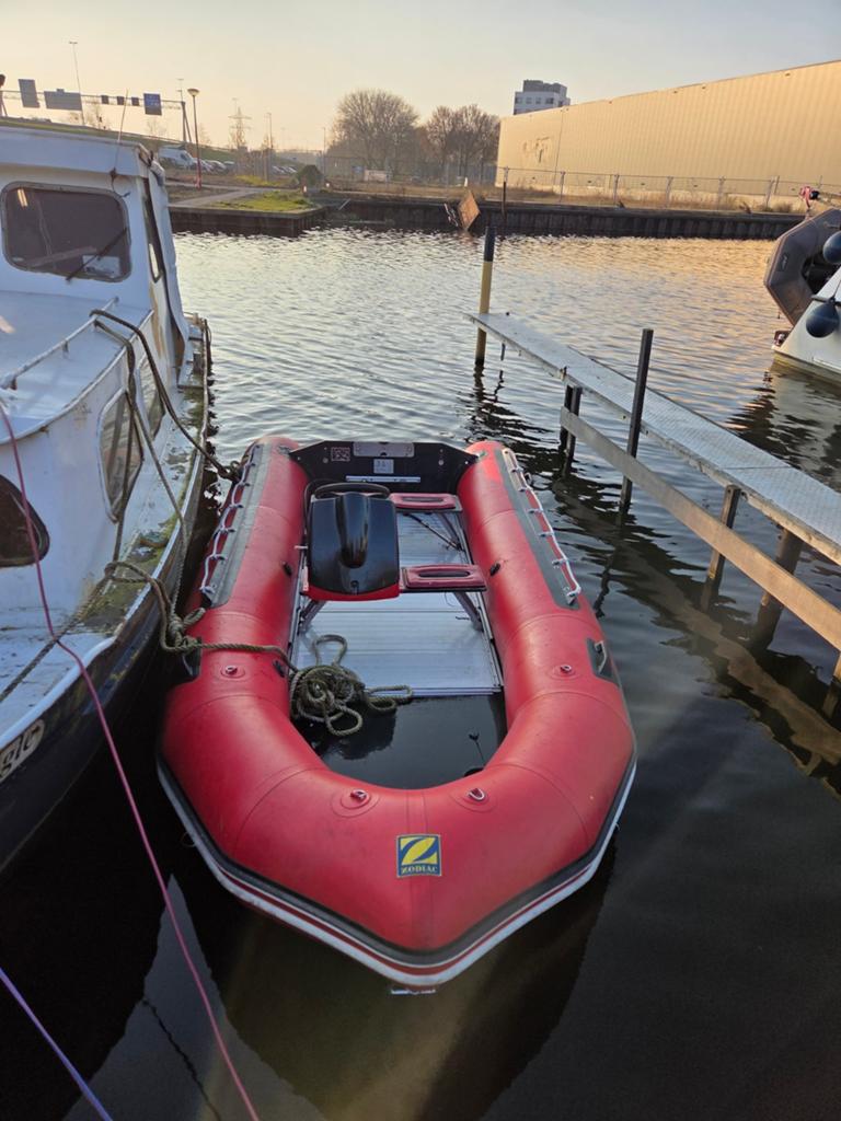 Te koop nu 700€!!!zodiac futura sport mk2, Watersport en Boten, Ophalen of Verzenden, Gebruikt, Overige typen, Motorboot