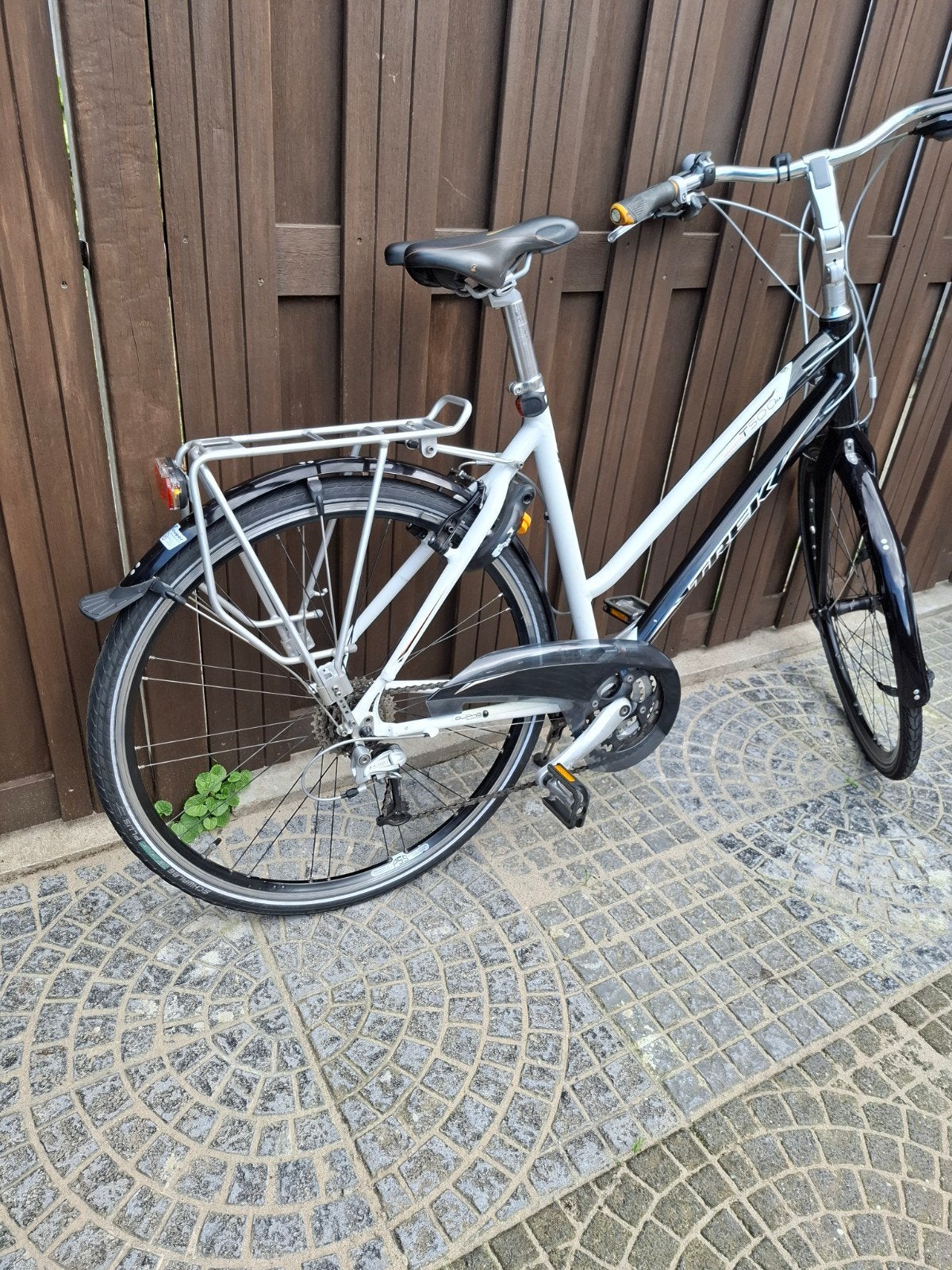 Trek damesfiets - Goed onderhouden en klaar voor gebruik, 28 inch, Gebruikt, Velgrem, Ophalen