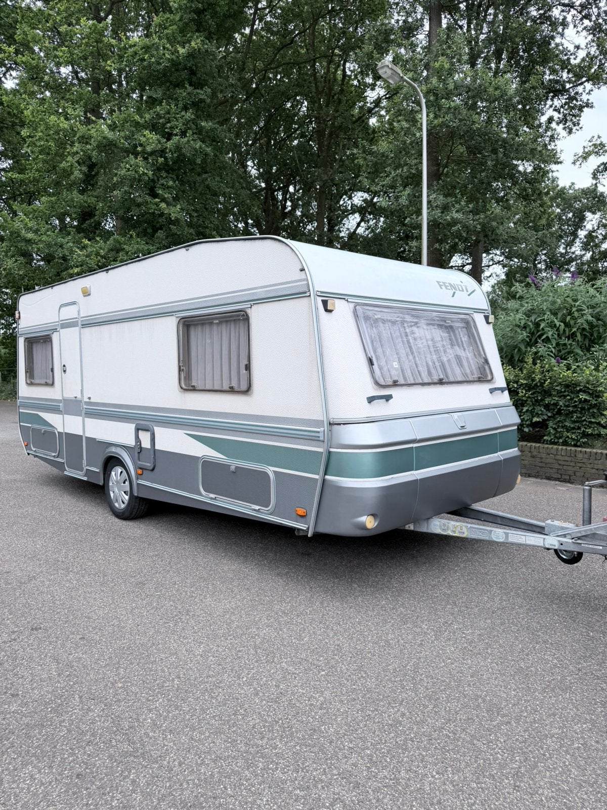 Nette Fendt Festival 535 Caravan uit 1996, Caravans en Kamperen, Caravans, 2 aparte bedden, Rondzit, Bedrijf, Schokbreker
