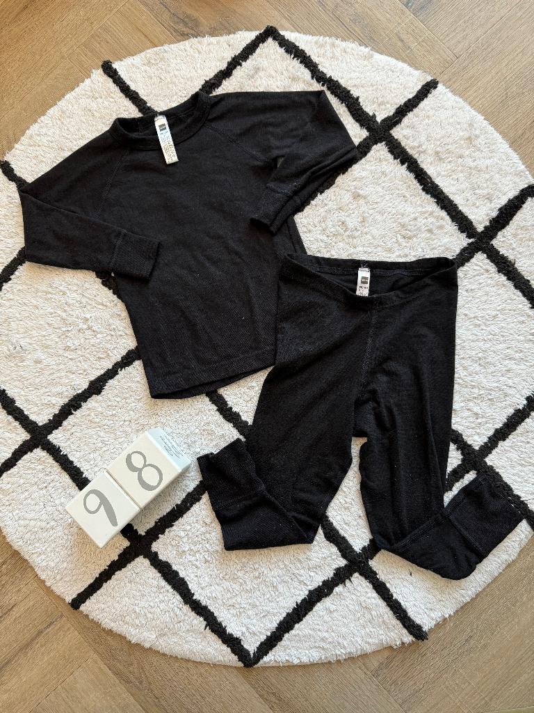 ZGAN 2 Hema zwart thermo set longsleeve shirt legging 98 104, Nacht- of Onderkleding, Jongen of Meisje, Ophalen of Verzenden, Zo goed als nieuw