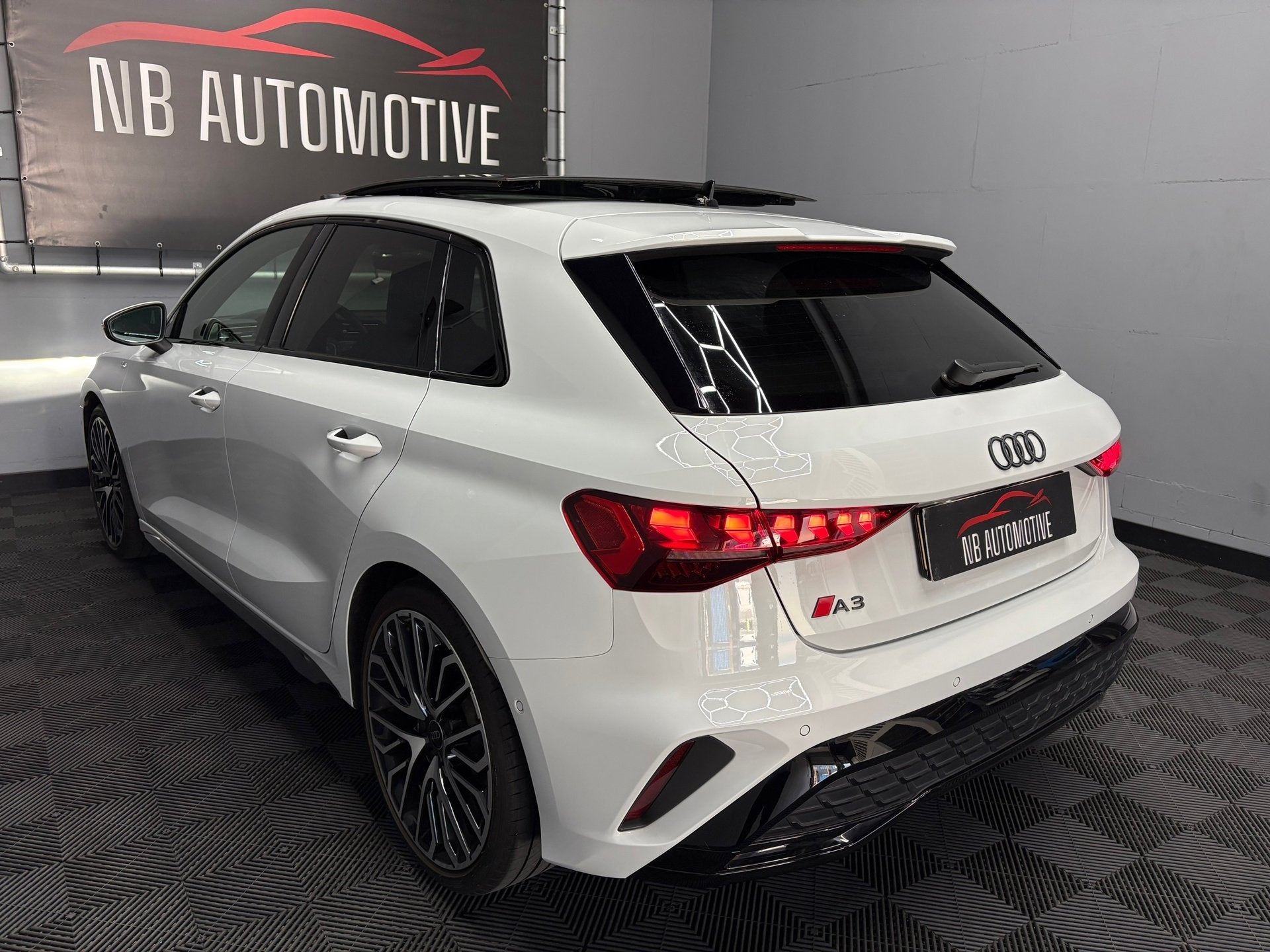 Audi A3 Sportback 35 TFSI Pano Headup 3x S-line, Dealer onderhouden, 4 cilinders, Wit, Bedrijf
