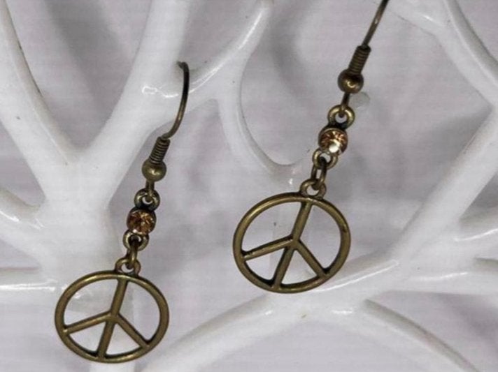 Goudkleurige Peace Teken Oorbellen Nieuw, Overige materialen, Hangers, Nieuw, Ophalen of Verzenden