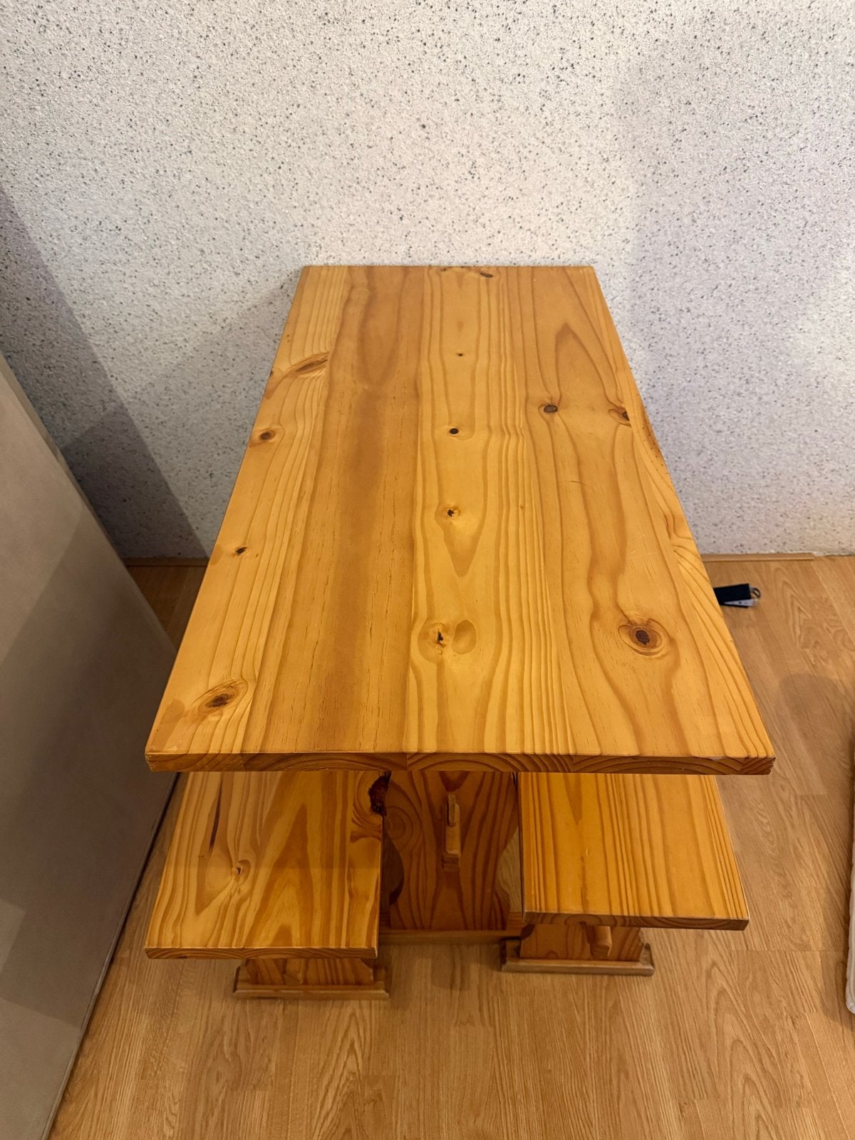 Houten tafel met twee bankjes - goede staat GRATIS AFHALEN, Huis en Inrichting, Tafels | Eettafels, Gebruikt, 100 tot 150 cm, 50 tot 100 cm