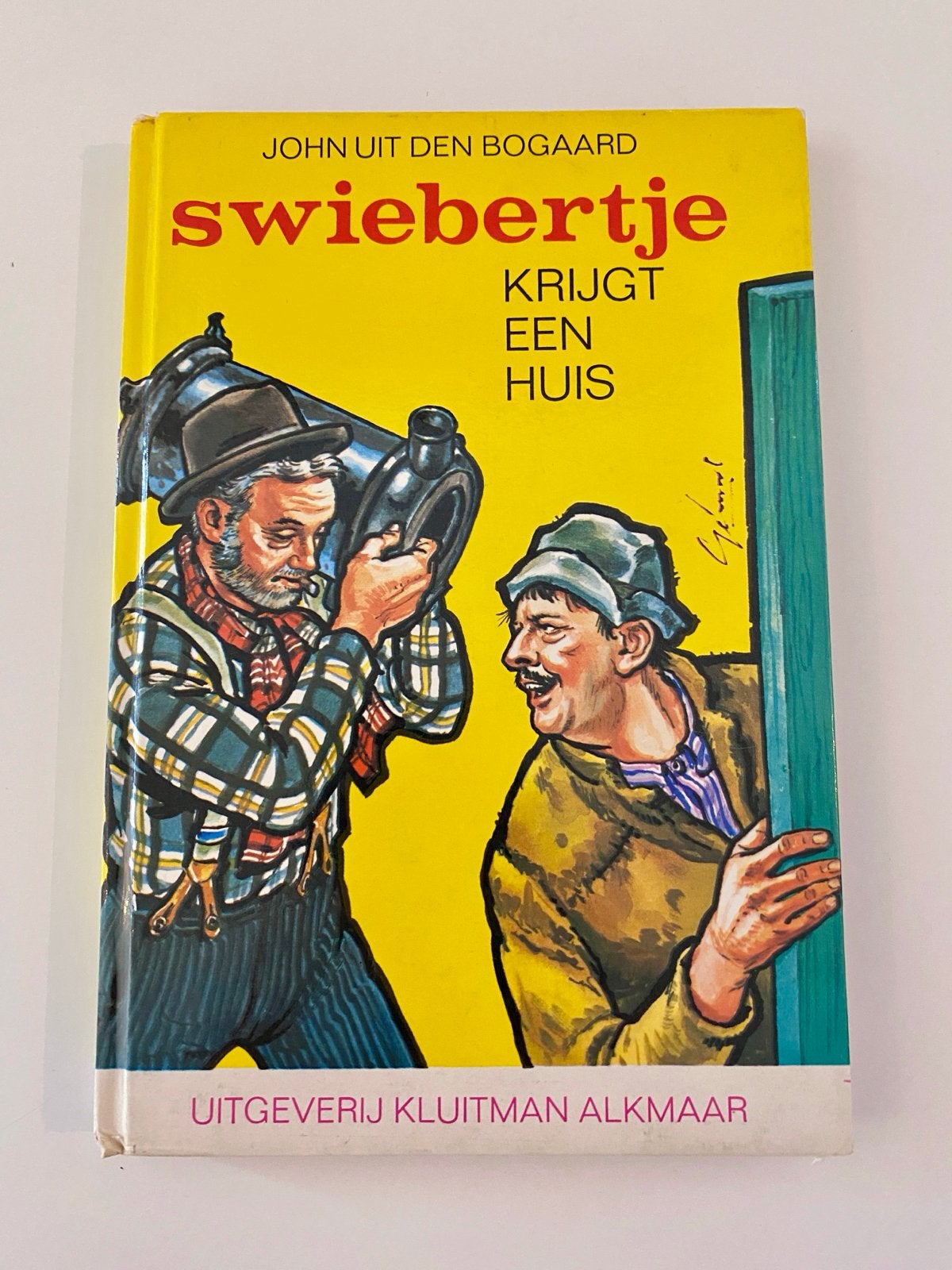 Swiebertje Krijgt Een Huis - John Uit Den Bogaard, Boeken, Ophalen of Verzenden, Gelezen, Fictie algemeen