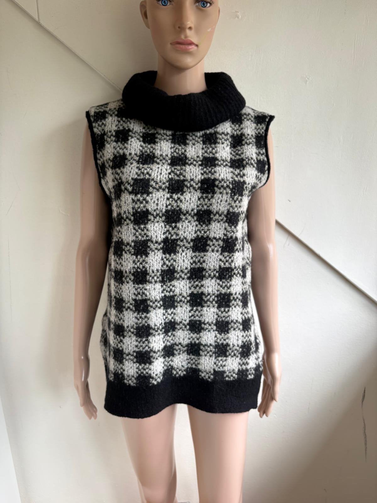 Marc Cain mouwloze trui col spencer maat 40/42 ruit, Kleding | Dames, Truien en Vesten, Ophalen of Verzenden, Zo goed als nieuw
