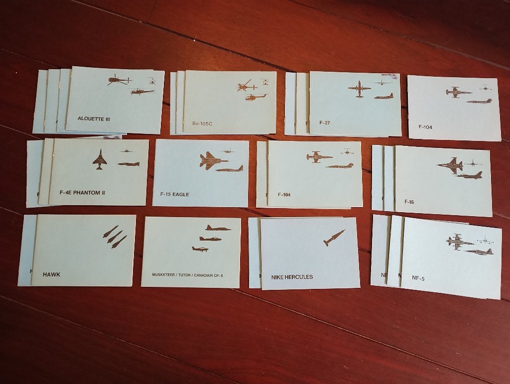 Boekjes luchtmacht, Ophalen of Verzenden, Luchtmacht, Nederland, Boek of Tijdschrift