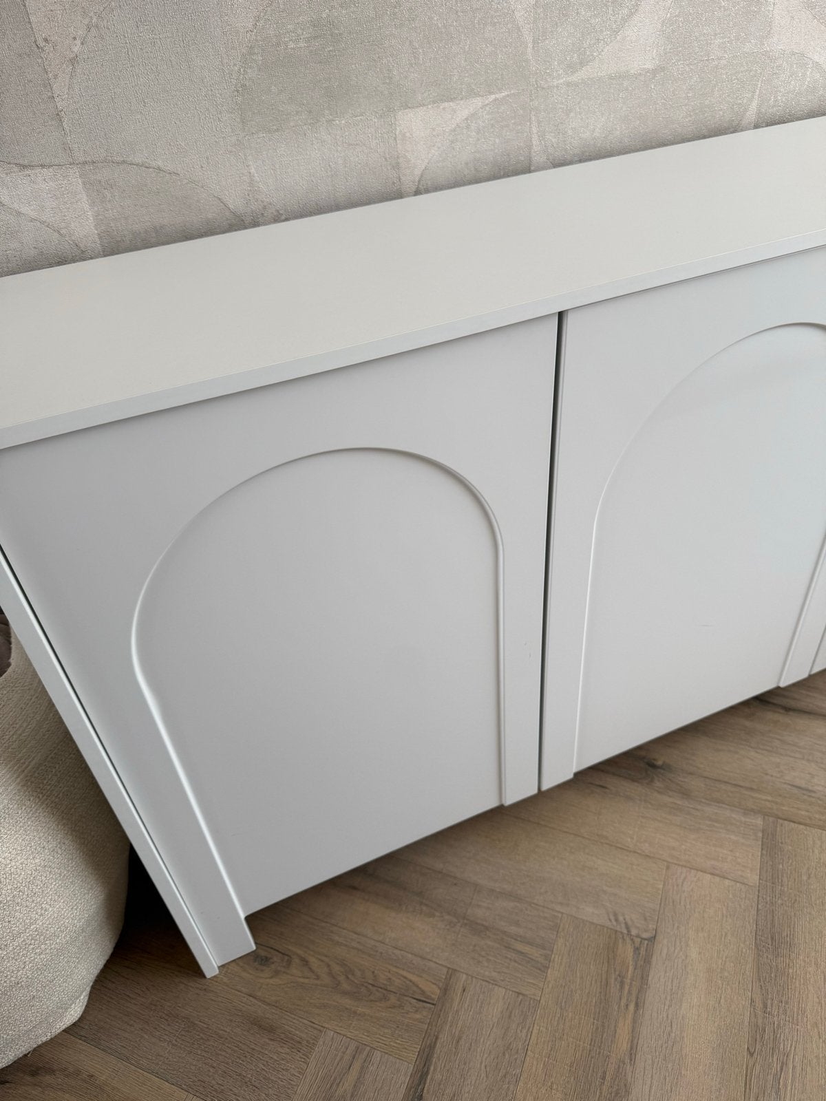 Stijlvol dressoir met boogdetails, Ophalen, Zo goed als nieuw, 200 cm of meer, 25 tot 50 cm