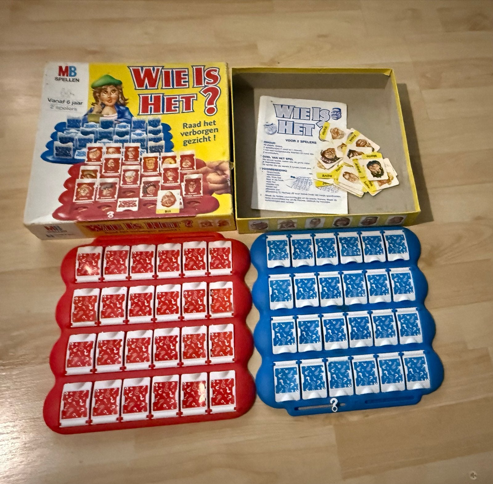 Wie is het? - Klassiek raadspel van MB Spellen, Hobby en Vrije tijd, Gezelschapsspellen | Bordspellen, Een of twee spelers, Ophalen of Verzenden