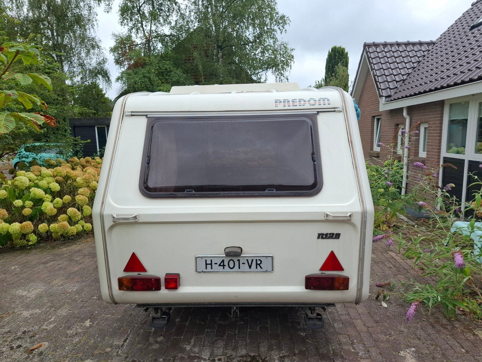 Compacte Predom Niewiadow 126N - Ideaal voor avonturiers, Caravans en Kamperen, Caravans, Particulier, 500 - 750 kg, Koelkast