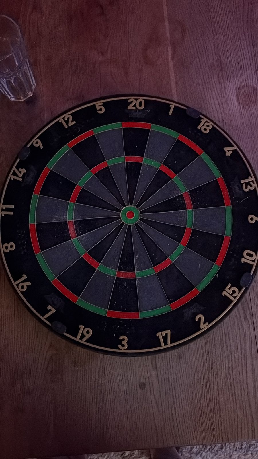 Bull advantage black nog in hele goede staat, Sport en Fitness, Darts, Ophalen of Verzenden, Zo goed als nieuw, Pijlen