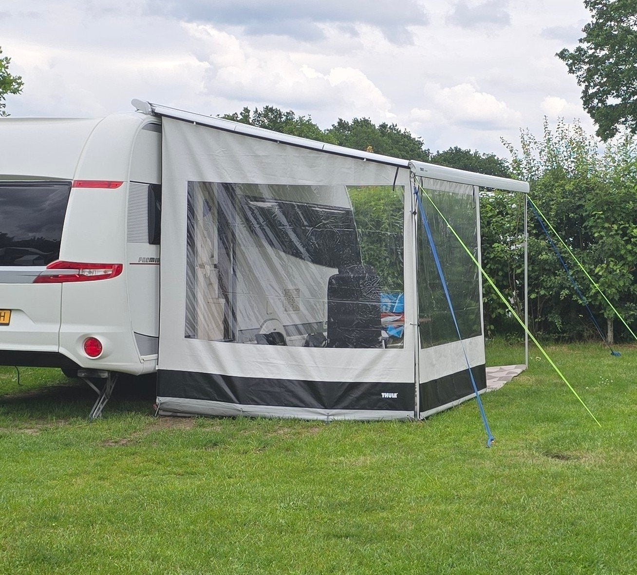 Thule Voorwand in zeer goede staat (2.00 mtr breed), Caravans en Kamperen, Caravan accessoires, Ophalen of Verzenden, Zo goed als nieuw