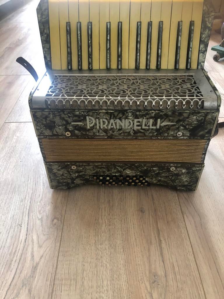 vintage Pirandelli Accordeon, Muziek en Instrumenten, Accordeons, Ophalen of Verzenden, Gebruikt, Overige merken