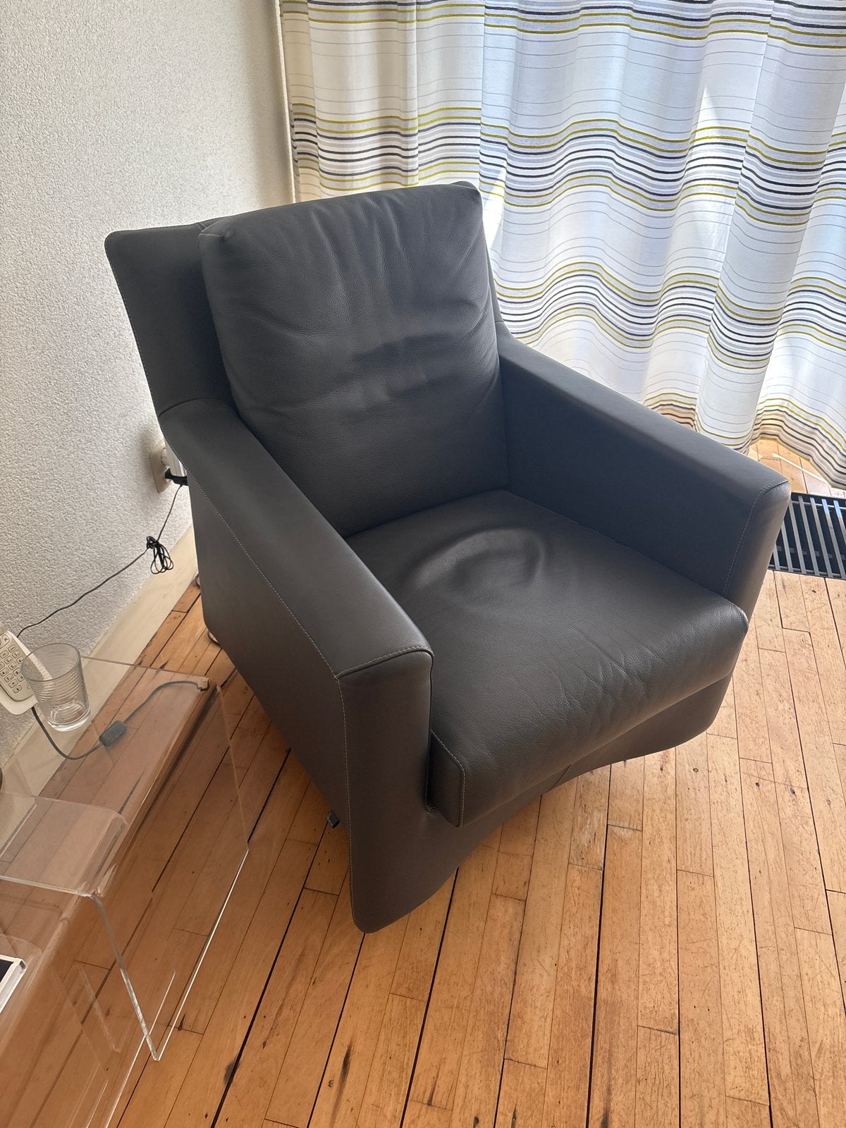 Leolux Comfortabele draaibare fauteuil van leer, Ophalen, Gebruikt, Leer, 75 tot 100 cm