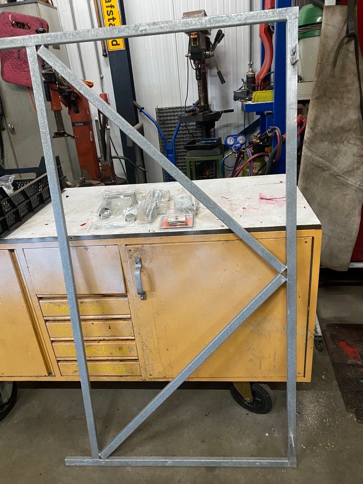 Schutting deur frame met slot en scharnieren, Ophalen, Zo goed als nieuw