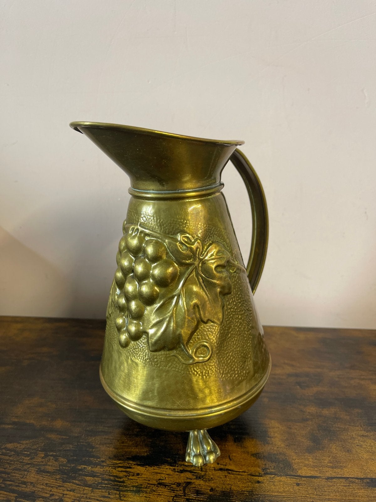 Antieke Koperen Kan met Druivenreliëf, Made in England, Antiek en Kunst, Antiek | Koper en Brons, Ophalen of Verzenden, Koper