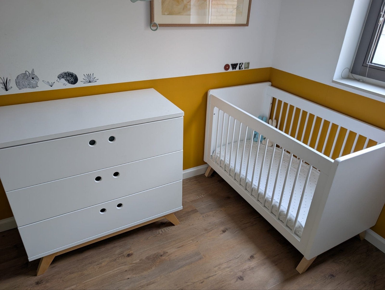 Bopita babykamer set: bed en commode met extra plank, Kinderen en Baby's, Kinderkamer | Complete kinderkamers, Ophalen, Gebruikt