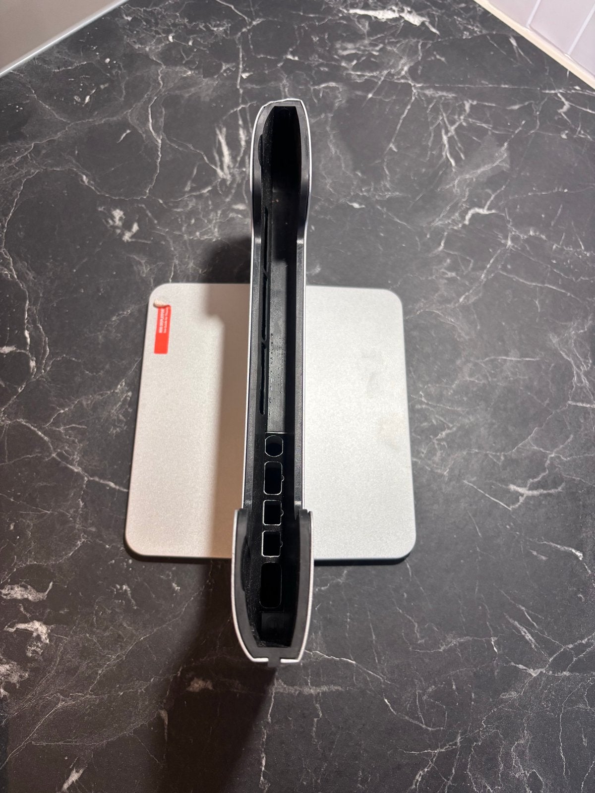 Foto 3 van Henge Docks Vertical Docking Station voor MacBook Pro