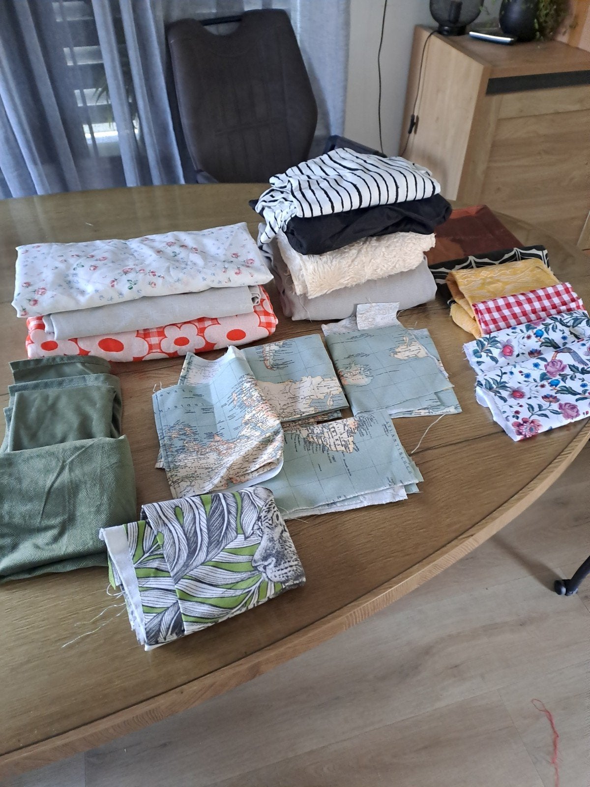 Partij stoffen: groot en klein, diverse prints en materialen, Overige materialen, Gebruikt, Meerkleurig, Ophalen of Verzenden