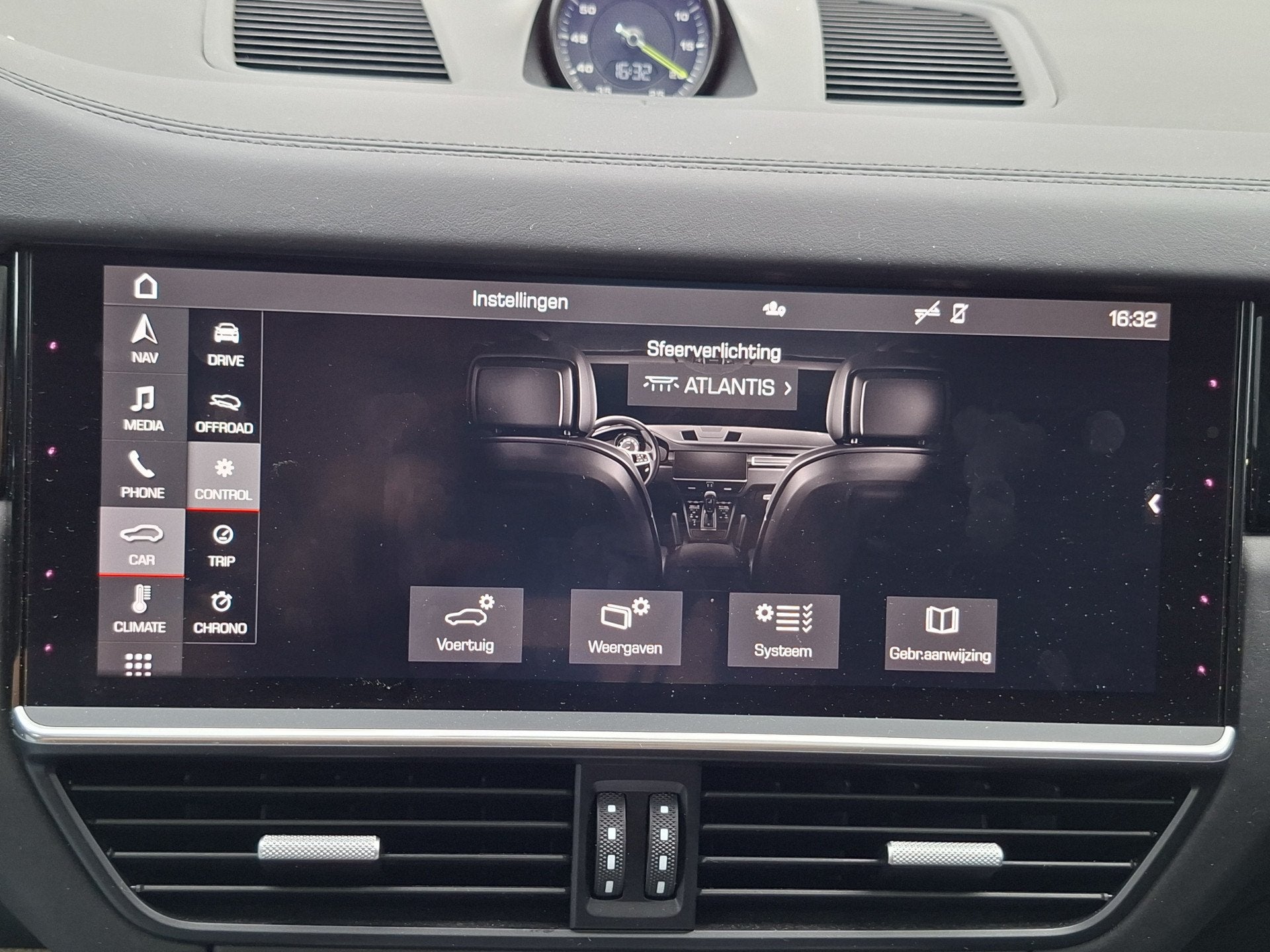 Foto 18 van Porsche Cayenne Coupé 3.0 E-Hybrid Pano Trekhaak(3500) 360