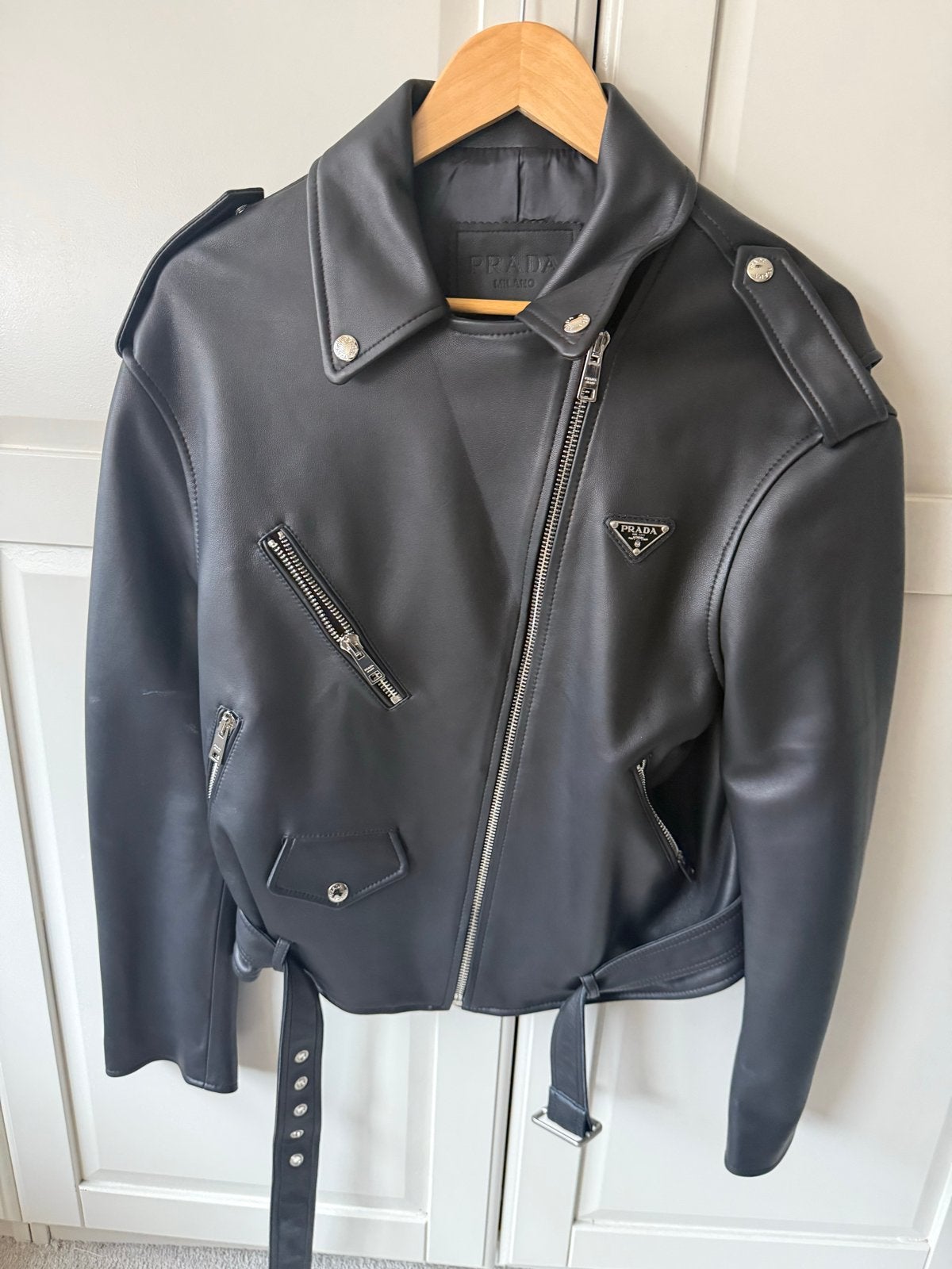 Prada Leren Bikerjack Zwart - Zo goed als nieuw, Ophalen, Zo goed als nieuw, Maat 38/40 (M), Zwart