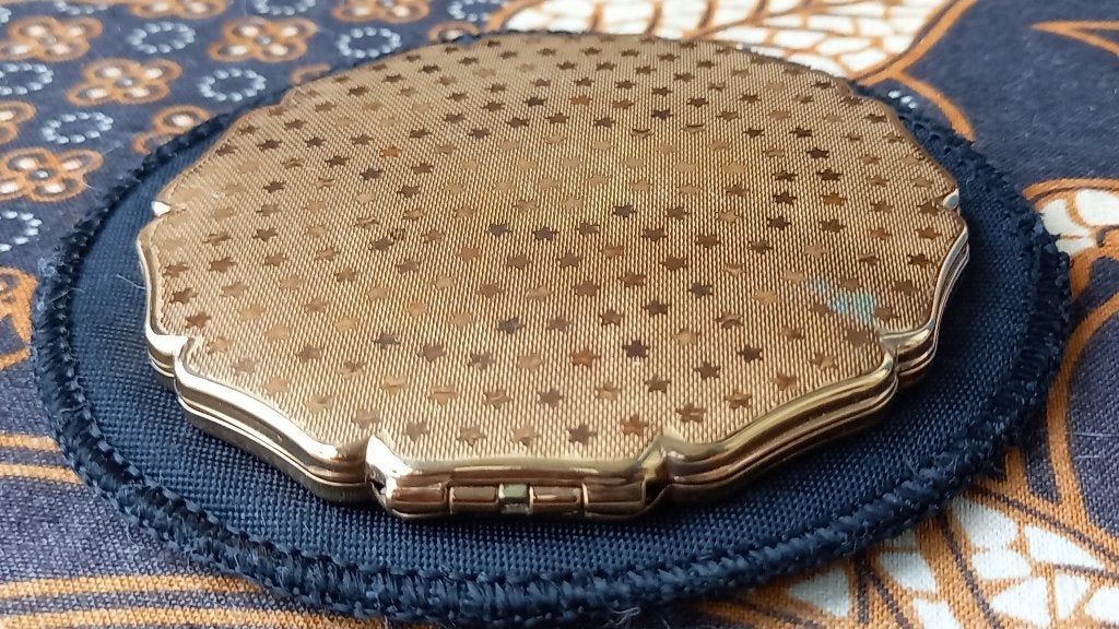 Mooie oude vintage compact uit Engeland van Stratton 7,5 cm., Ophalen of Verzenden