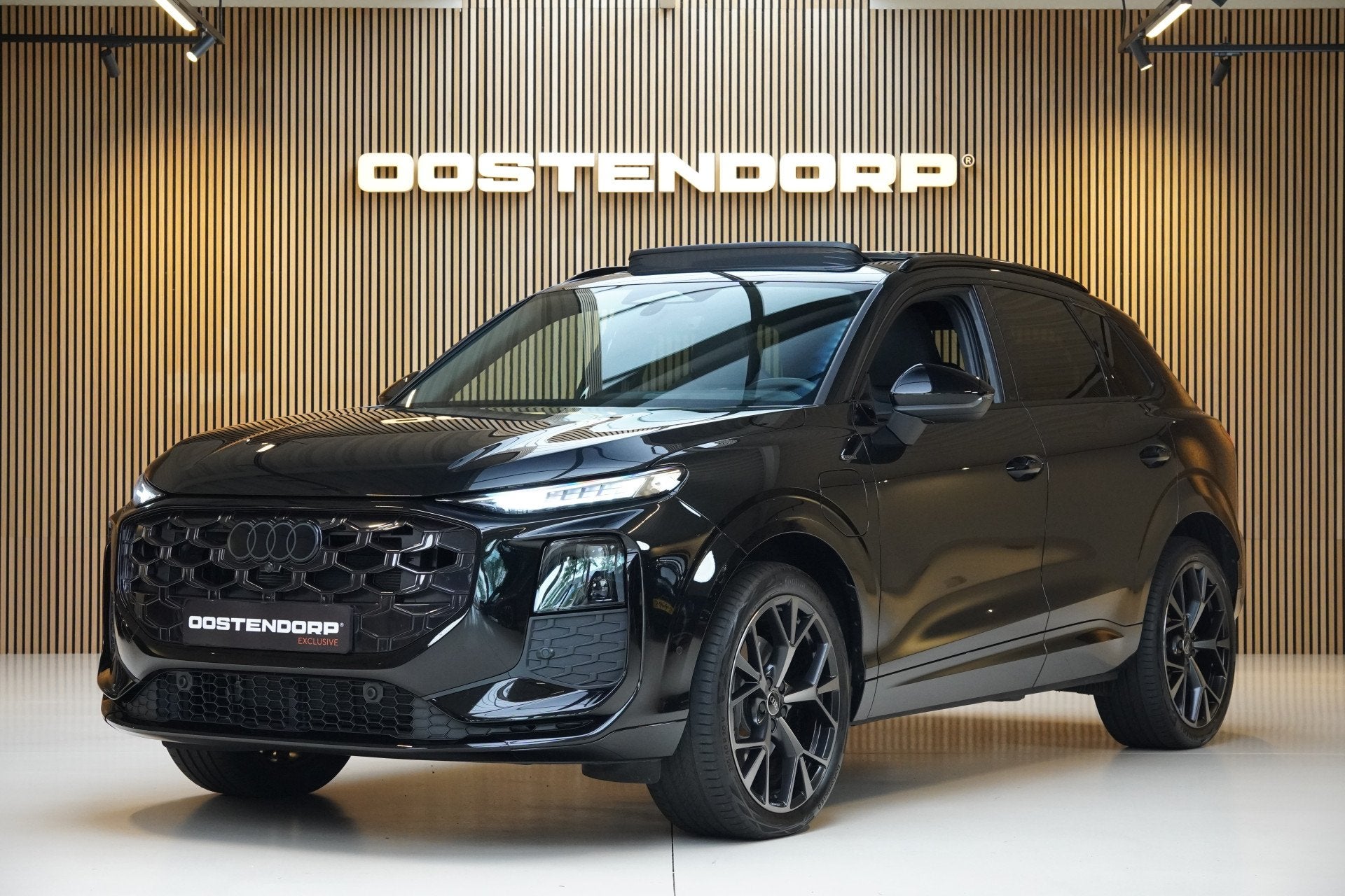 Audi Q3 1.5/272pk 200kW e-hybrid S-Line Blackstyle|2025|Pano, Auto's, Audi, Dealer onderhouden, Zwart, 4 cilinders, Automatische klimaatregeling