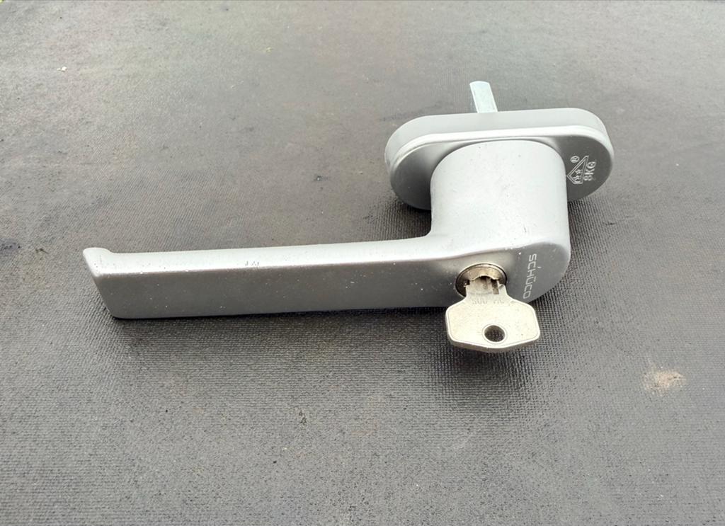 Originele Schüco raamkruk met sleutel - Nieuw, Ophalen, Nieuw, Overige materialen, Klink of Kruk
