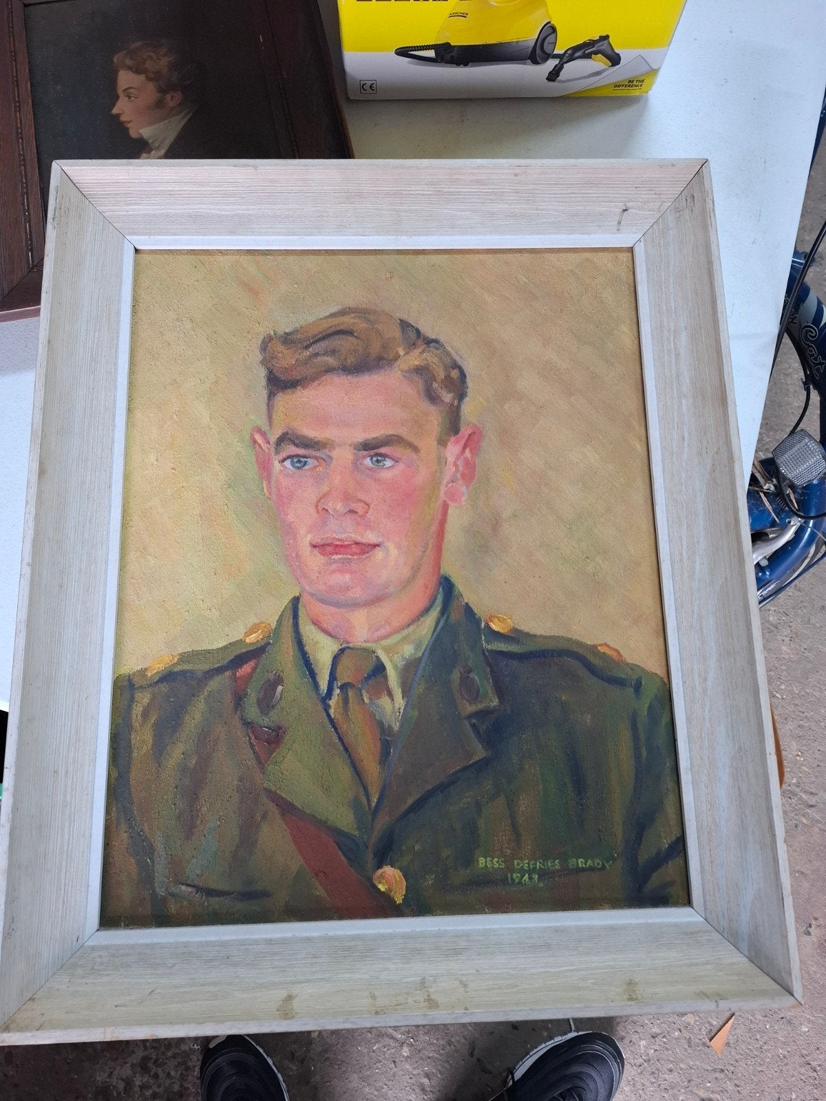 Portret van een soldaat, gesigneerd Bess DeFries Brady 1943, Ophalen