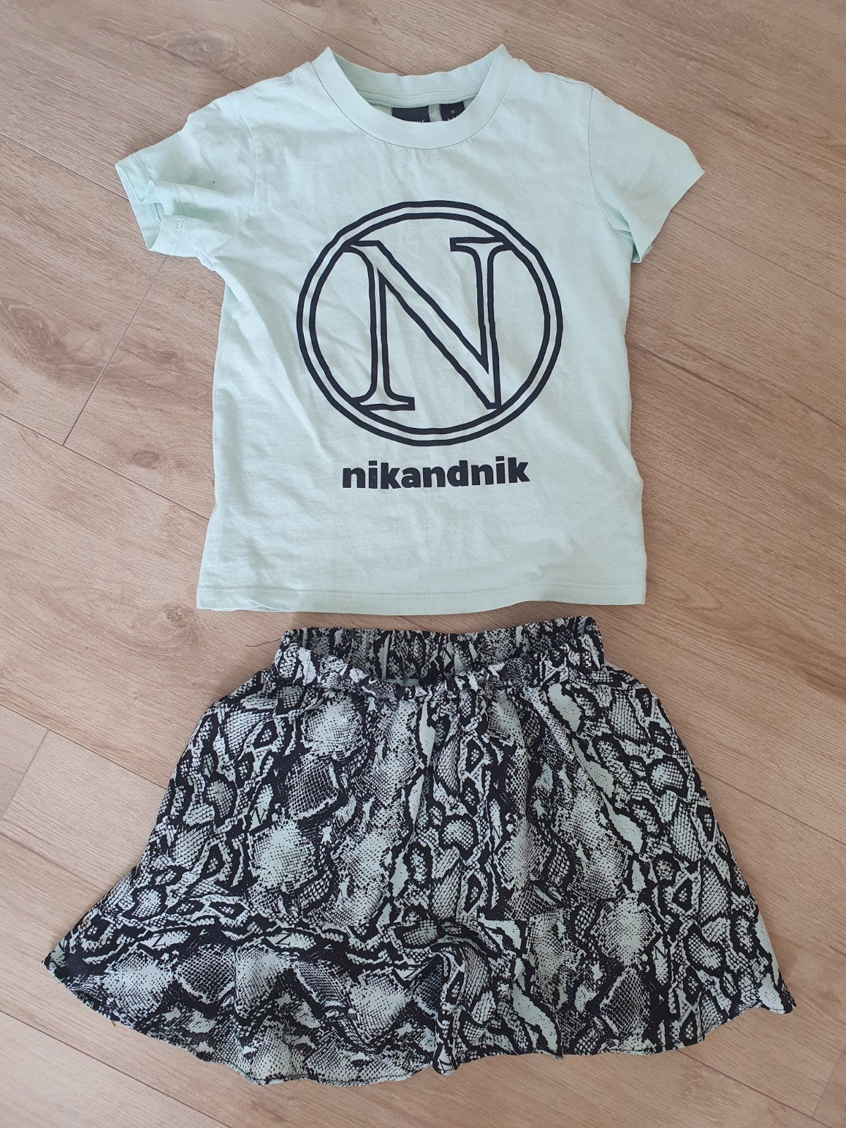 Nieuw Nik & Nik setje T-shirt en rokje met slangenprint 🍃, Meisje, Nieuw, Ophalen of Verzenden, Setje
