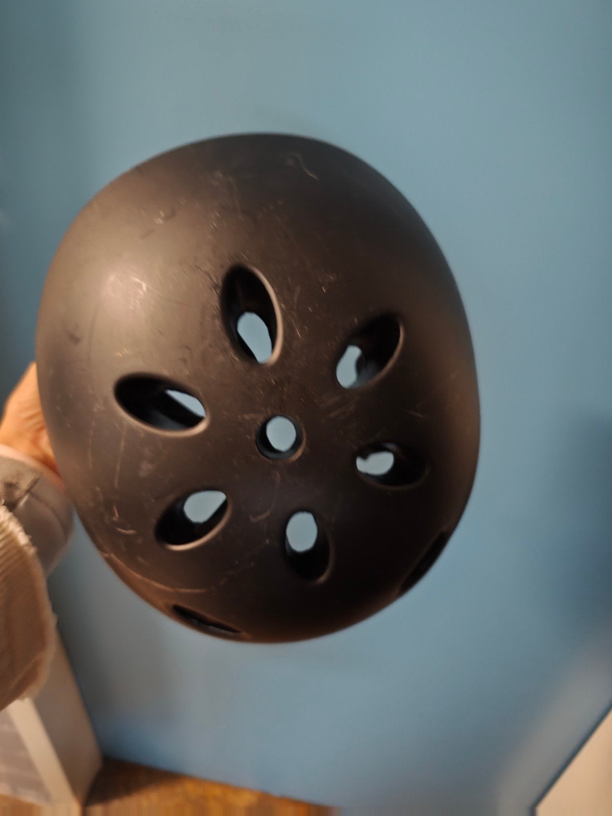 Zwarte Razor helm voor skate, fiets of scooter, Fietsen en Brommers, Fietsaccessoires | Fietshelmen, Ophalen, Gebruikt, Jongen of Meisje