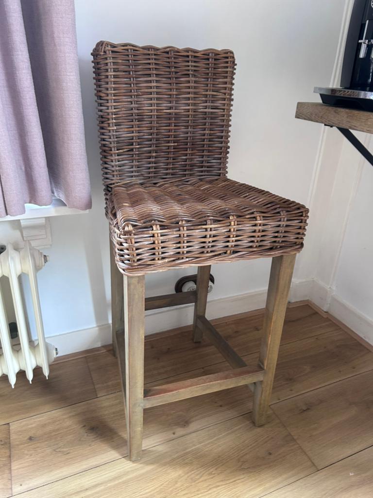 Leuke stevige barkruk .rotan., Huis en Inrichting, Barkrukken, 1 kruk, Ophalen, 60 tot 90 cm