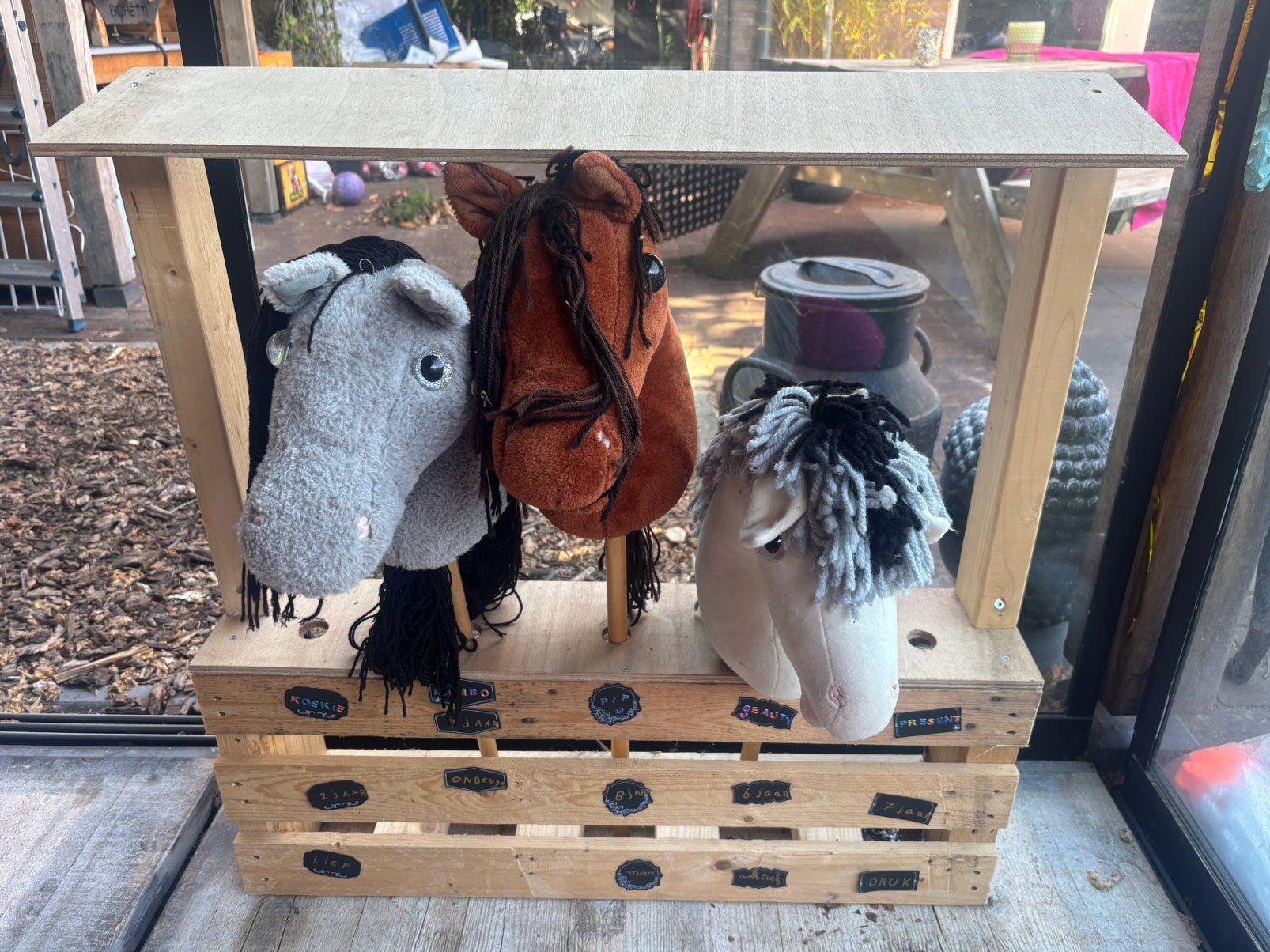 3 hobby horses met stal, Ophalen, Gebruikt