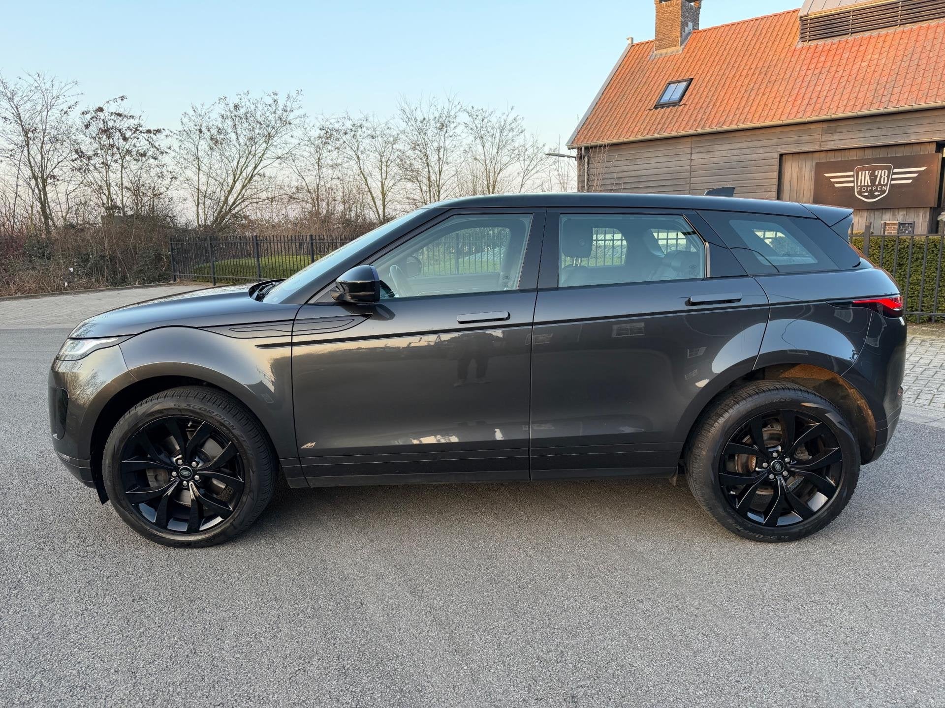 Land Rover Range Rover Evoque 2.0 D180 AWD R-Dynamic SE Leer, Auto's, Automaat, Dealer onderhouden, Automatische klimaatregeling