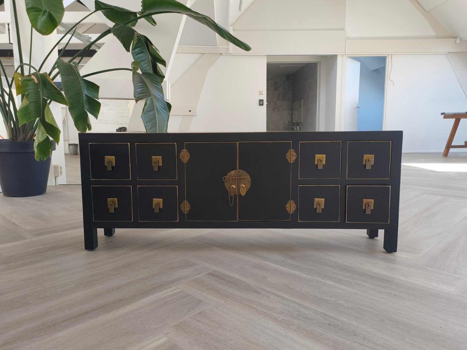 Chinees dressoir / tv-meubel - Zwart met gouden details, Huis en Inrichting, Gebruikt, 100 tot 150 cm, Chinees, Oosters, Aziatisch