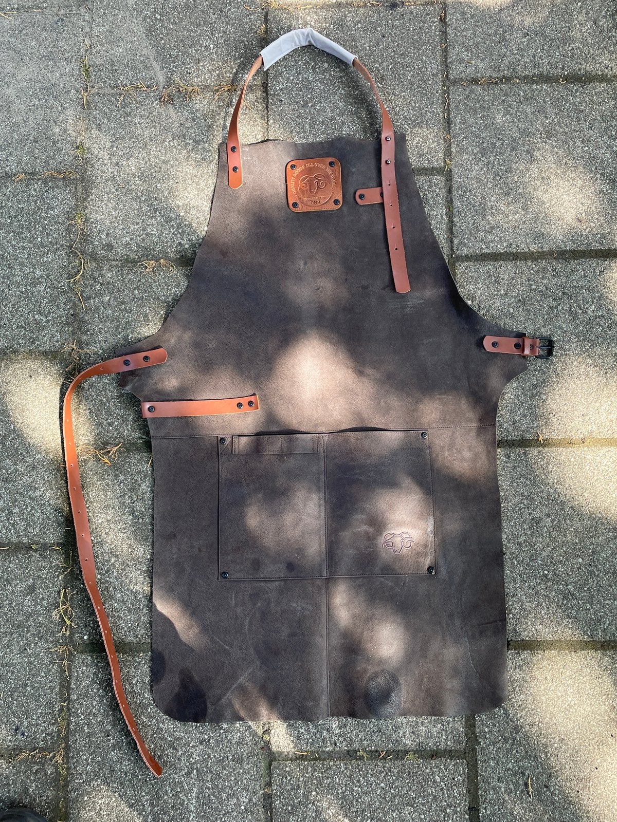 HANDGEMAAKT BARBEQUE / SNIJ SCHORT, LEDER(LOOK), ZGAN!, Ophalen, Zo goed als nieuw