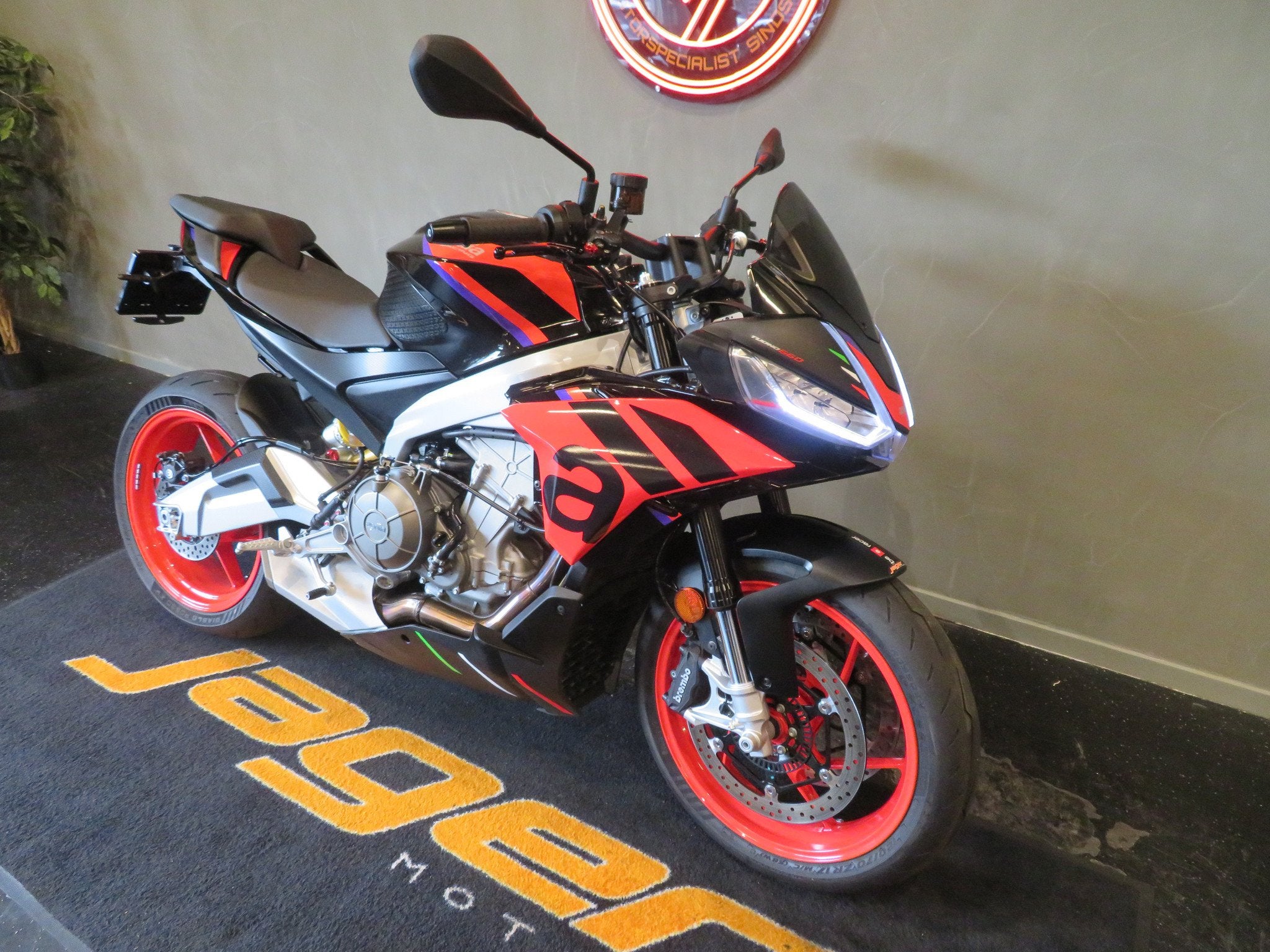 Aprilia Tuono 660 FACTORY NIEUWSTAAT!, Bedrijf, Naked bike