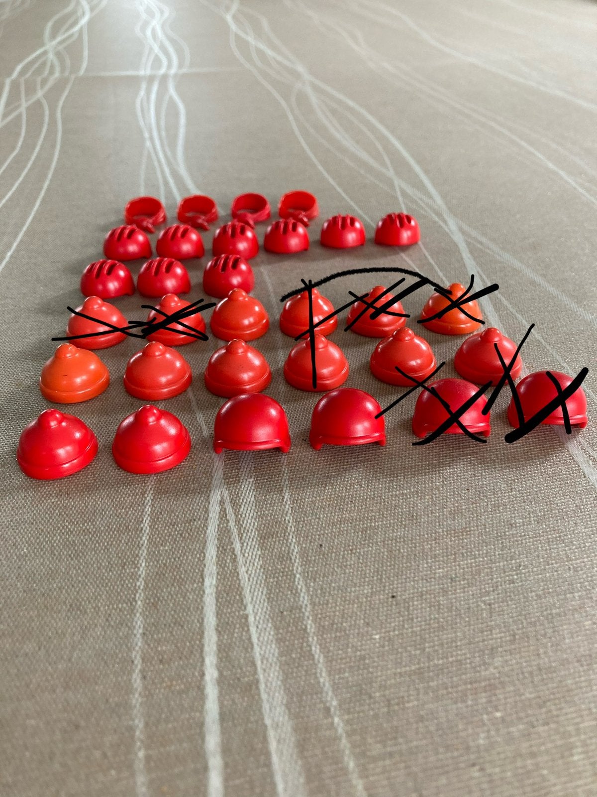 Playmobil kinder  hoedjes, petjes rood 3, Ophalen of Verzenden, Zo goed als nieuw