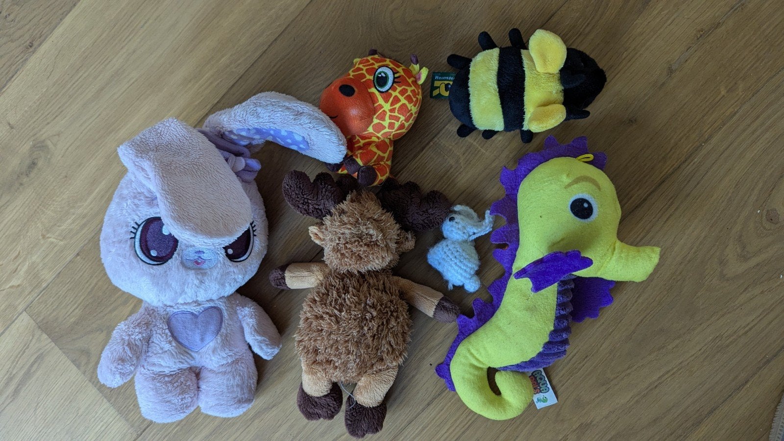 Leuke knuffelcollectie: konijn, eland, giraf, bij,  zeepaard, Gebruikt, Konijn, Ophalen of Verzenden, Middelgroot (20 tot 80 cm)