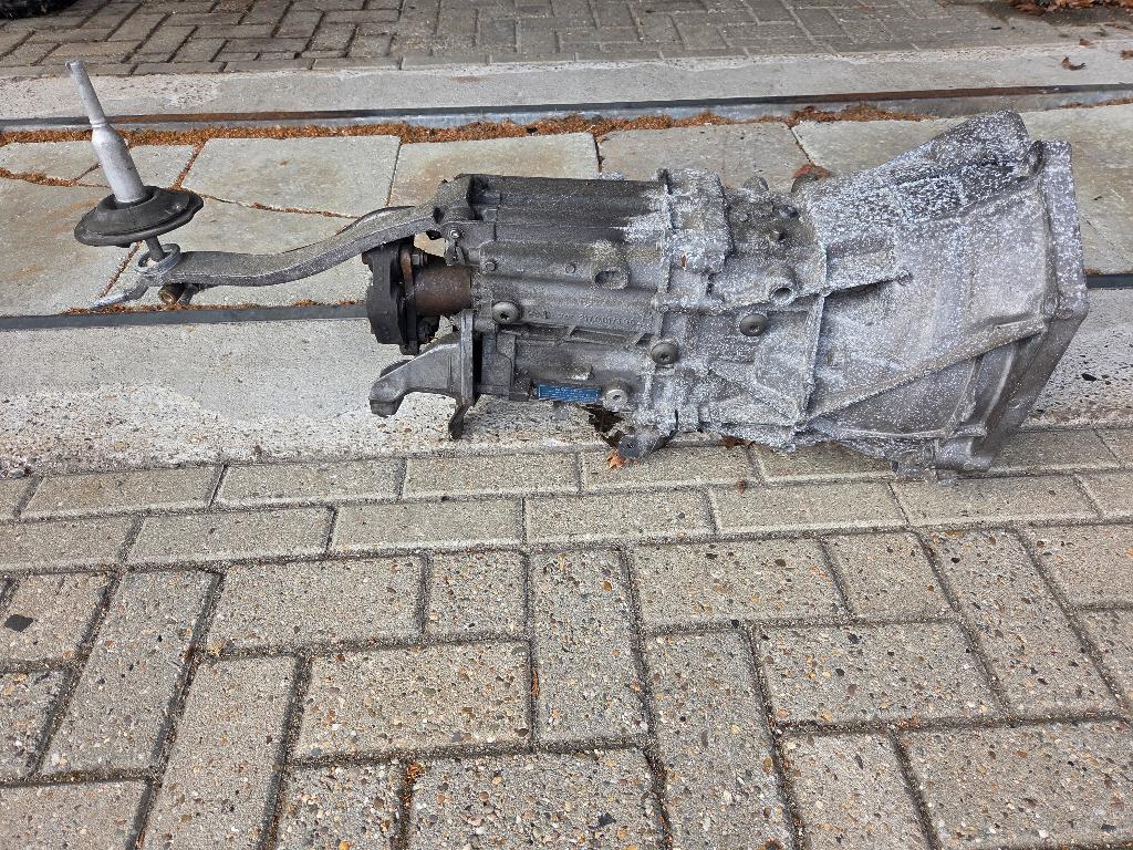 BMW 525i e60 2007 n53 versnellingsbak handgeschakeld, Ophalen, Gebruikt, BMW