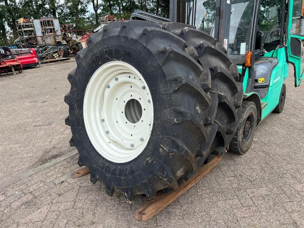 Diverse landbouwbanden en velgen New Holland Case-IH Steyr, Zakelijke goederen, Ophalen