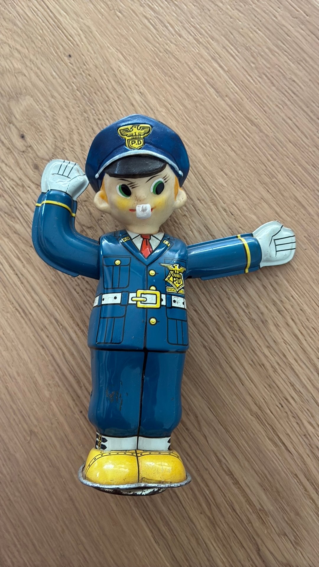 Oud blikken politie figuur, Ophalen