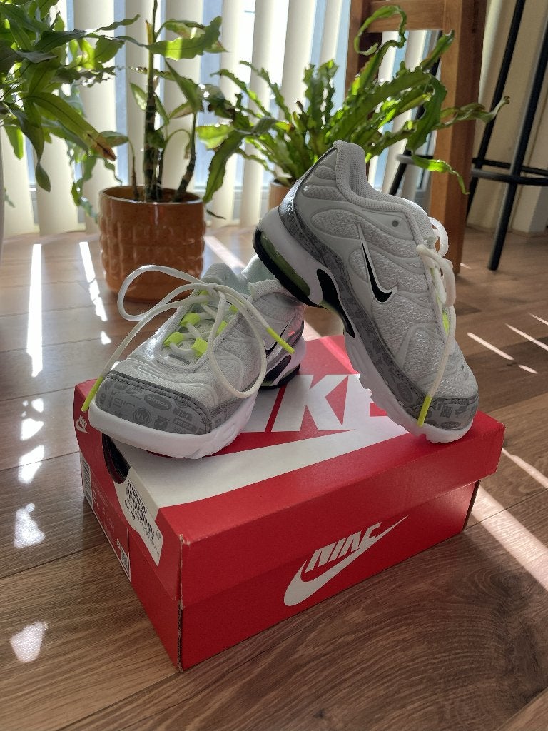 Nike air max plus TD sneaker, Kinderen en Baby's, Ophalen of Verzenden, Zo goed als nieuw, Jongen of Meisje, Sportschoenen