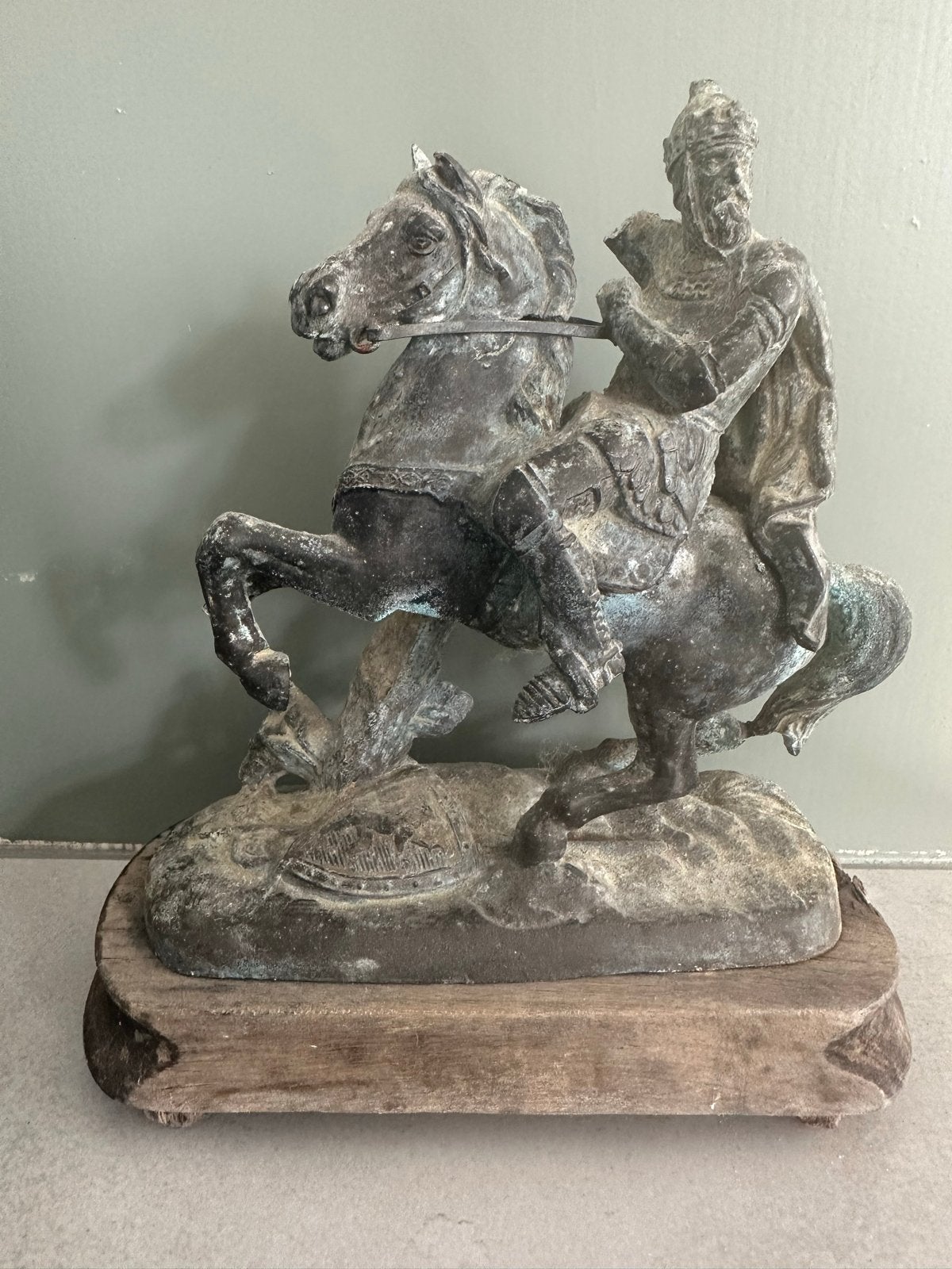 Oud gegalvaniseerd beeldje: Ridder te paard, Antiek en Kunst, Minder dan 20 cm, Ophalen of Verzenden, Op sokkel, Beeld