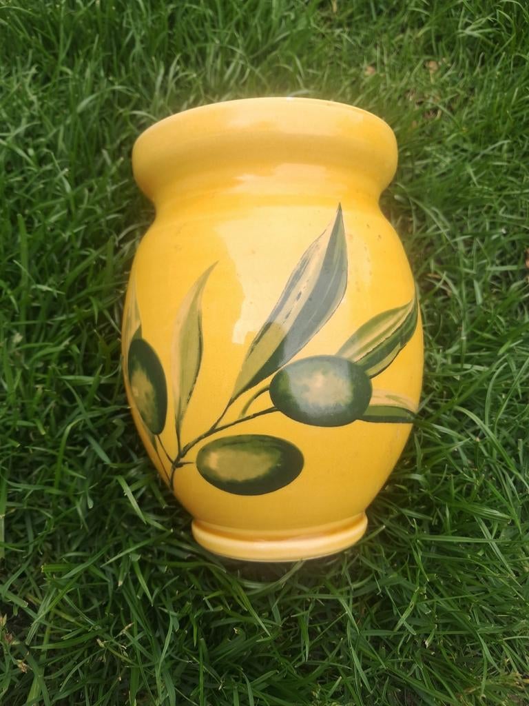 Italiaanse/ franse stijl bloempot geel met groene olijven, Ophalen of Verzenden