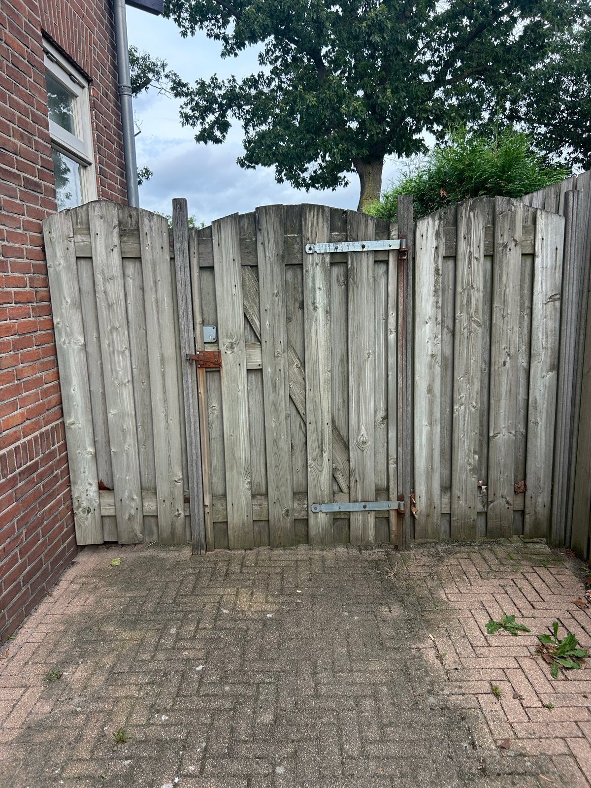 Houten tuinpoort met slot en scharnieren, Ophalen, Met poort, Gebruikt, Tuinhek
