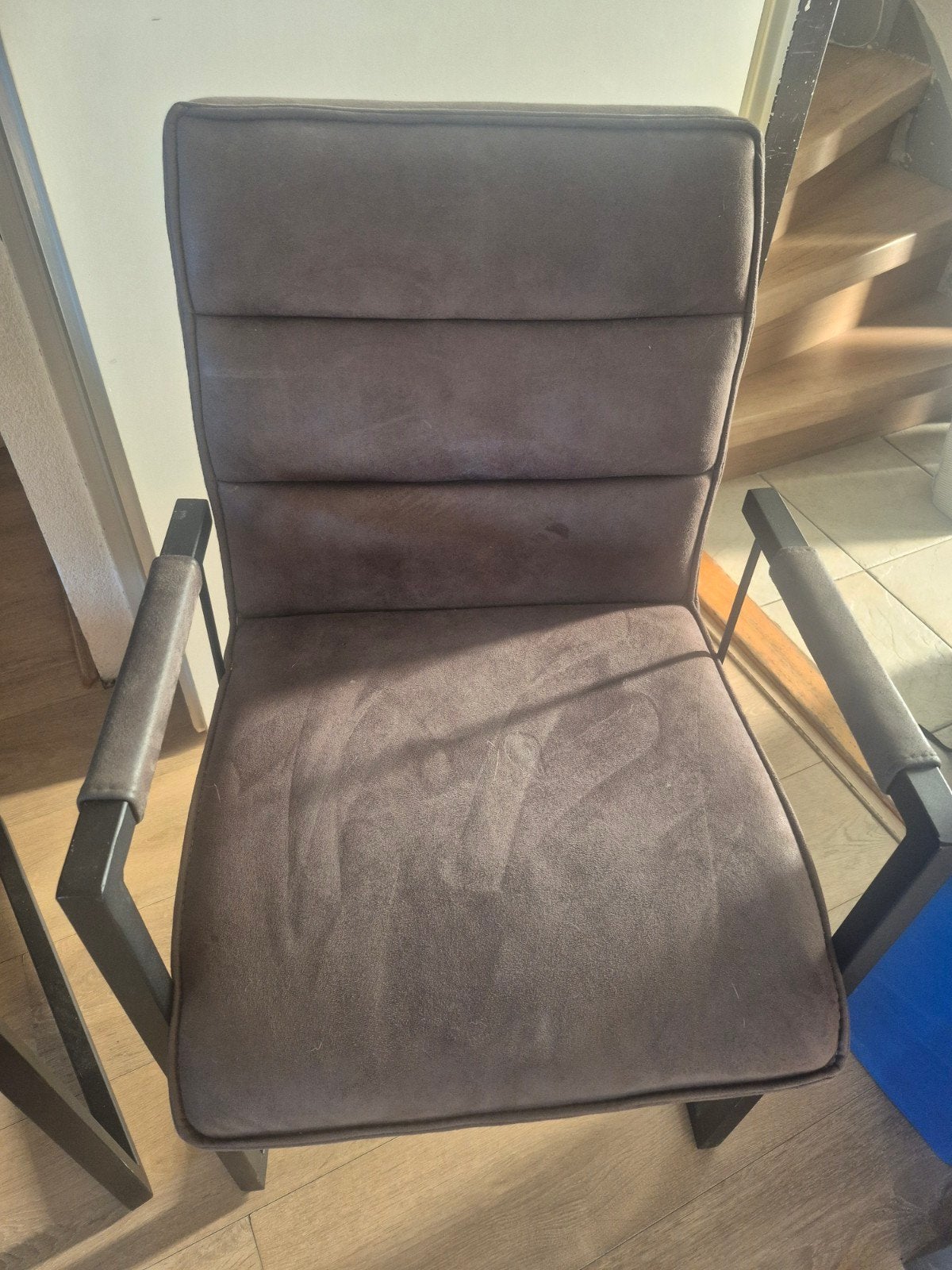 Comfortabele bruine eetkamerstoel met armleuningen, Ophalen, Gebruikt, Bruin, Stof