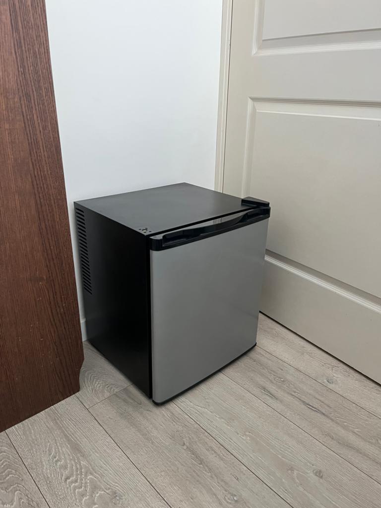 Mini koelkast model CR-40A, Witgoed en Apparatuur, Koelkasten en IJskasten, Ophalen, Minder dan 85 cm, Minder dan 75 liter, Zonder vriesvak